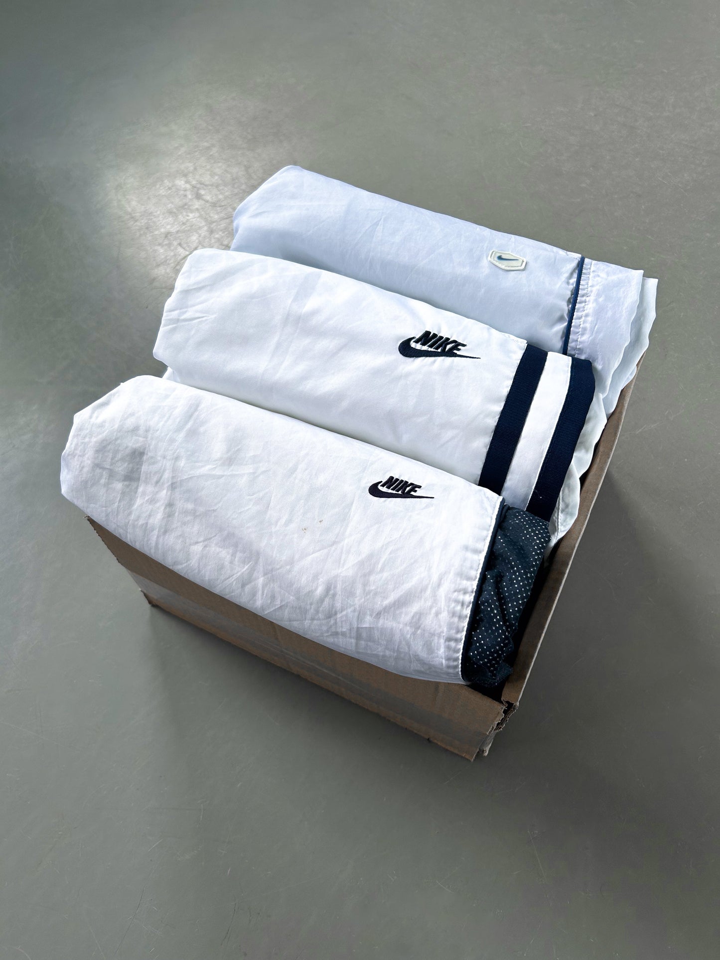 VINTAGE TRACKPANTS MYSTERY BOX (3 PIECES)
